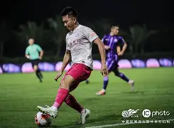 关于申花传射建功，波尔图新星横空出世，场边球探频频记笔记的信息